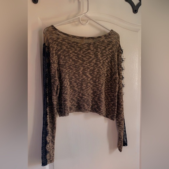 Women's Black and Tan Sweater - Picture 3 of 3